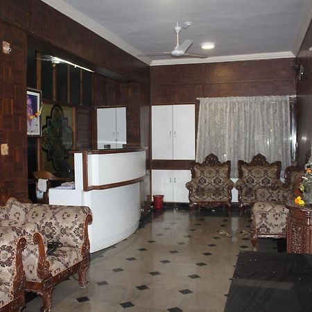 Hotel Royale Inn Vapi Exterior photo