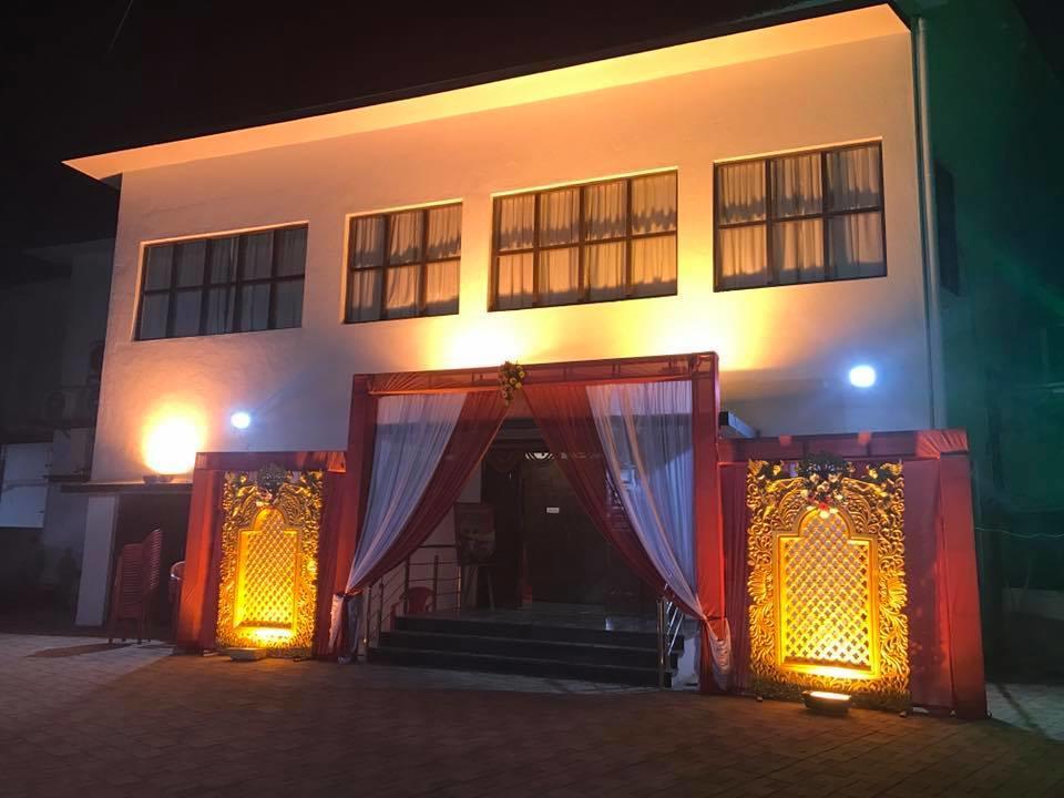 Hotel Royale Inn Vapi Exterior photo