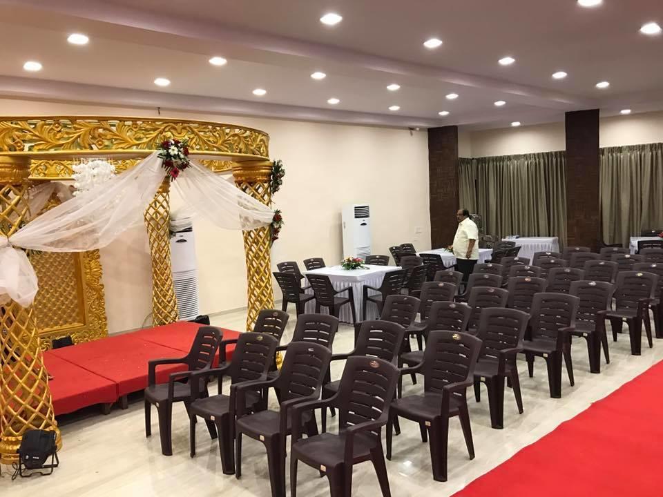 Hotel Royale Inn Vapi Exterior photo