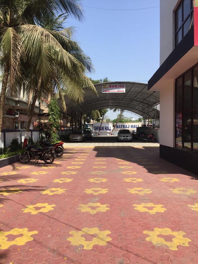 Hotel Royale Inn Vapi Exterior photo