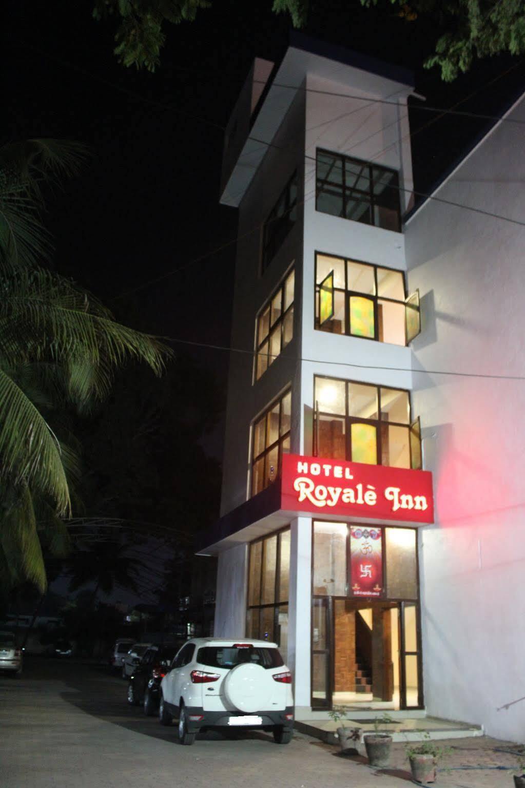 Hotel Royale Inn Vapi Exterior photo